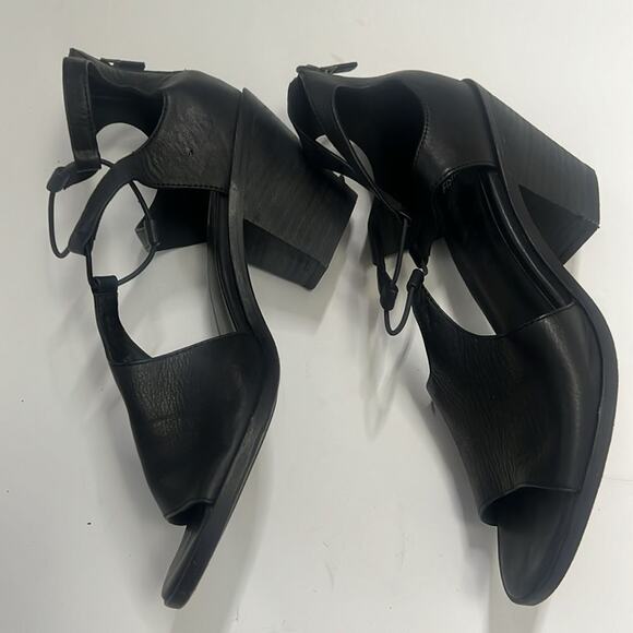 EILEEN FISHER LOU BLACK LEATHER BACKZIP FRONT LACE LOOP SANDALS SIZE 39 - Picture 2 of 9